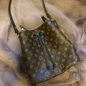 Louis Vuitton Neonoe - black, like new